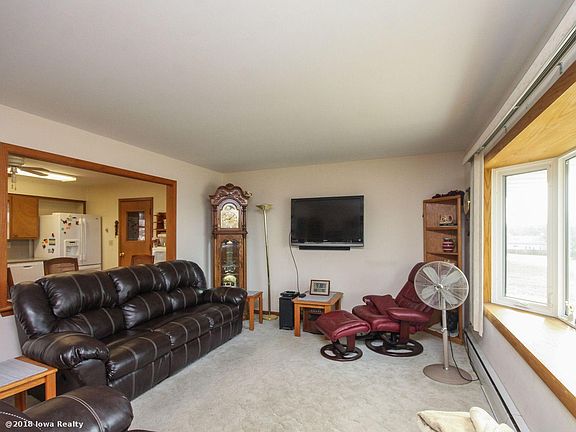 2nd image of 608 W Jasper St