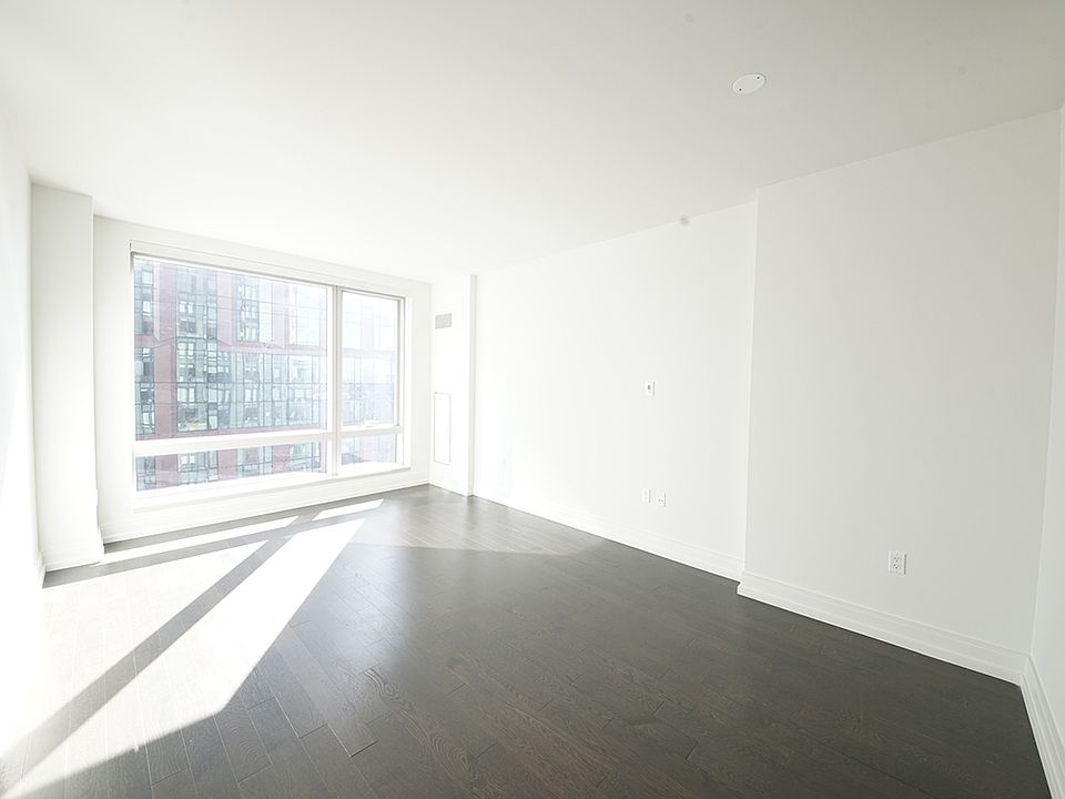 1st image of 555 10th Ave APT 21G