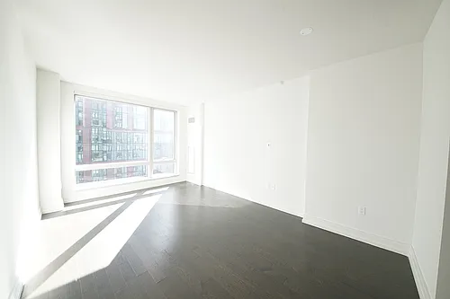 555 10th Ave Photo 1