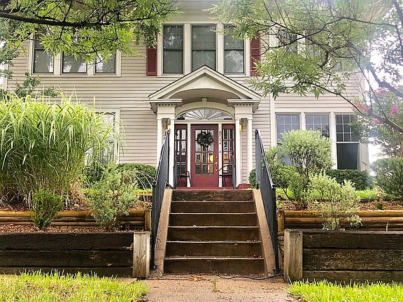 3rd image of 802 Kirby Pl