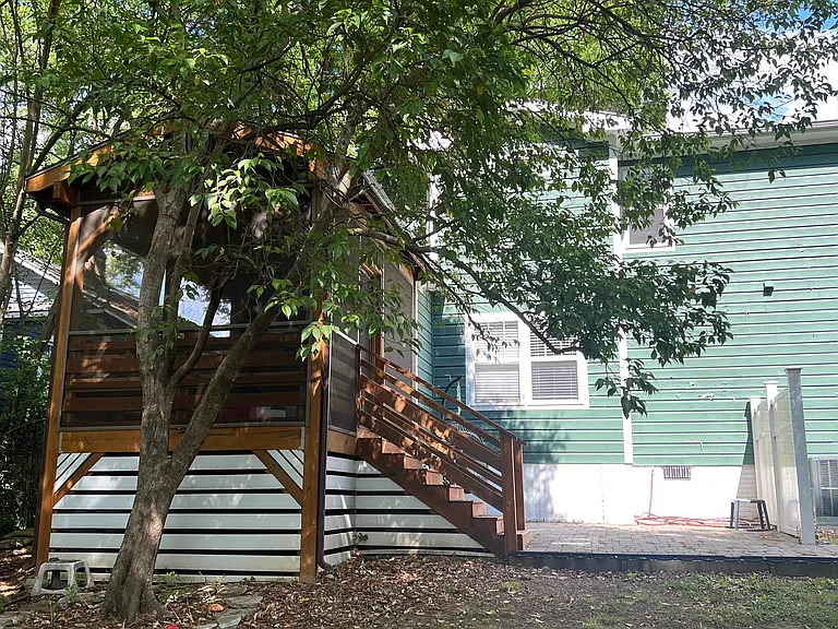 711 N Hyde Park Ave — Photo 23