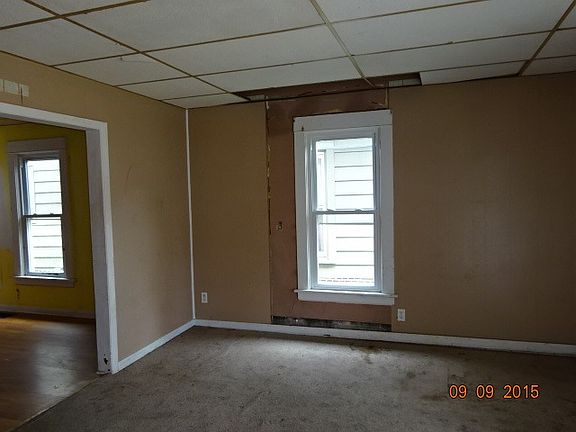 3rd image of 804 Catalpa Dr