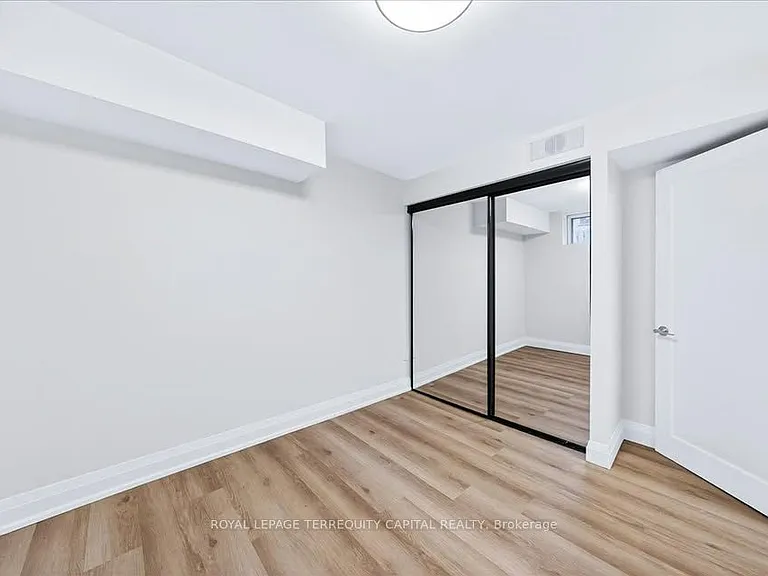 65 Glenmanor Dr #LOWER — Photo 11
