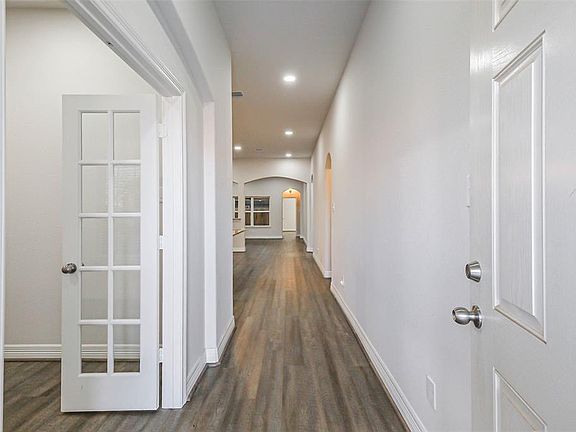 2nd image of 3327 Meadknoll Ln
