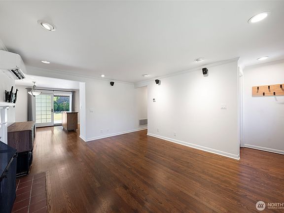 4th image of 7336 11th Ave NW