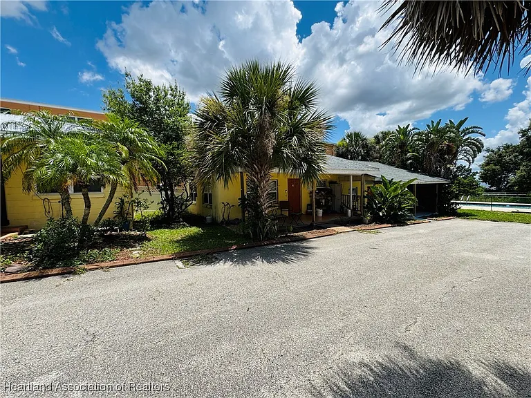 2121 Lakeview Dr — Photo 23
