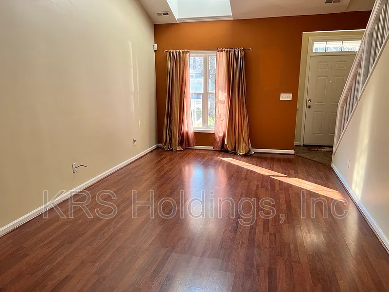 4 bed, 2.5 bath, 1854 sqft, $1,975 — Photo 3