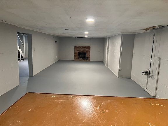 3rd image of 3892 Conway Dr