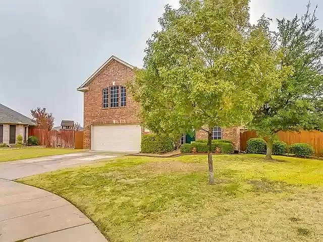 Side view of the house - 321 Oxford Ct