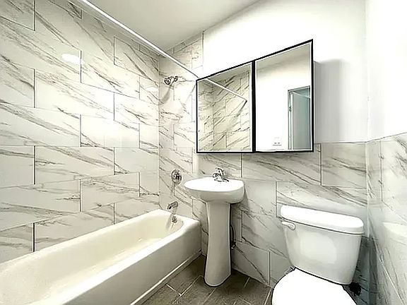 5th image of 208 E 82nd St APT 21