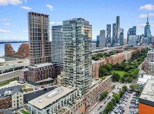 33 Mill St #210, Toronto, ON M5A 3R3