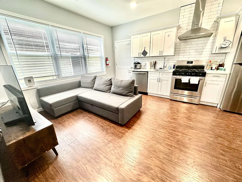 40 Vroom St #3B