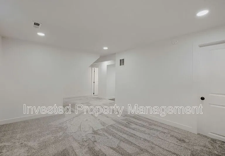 6473 Newcombe Ct — Photo 19