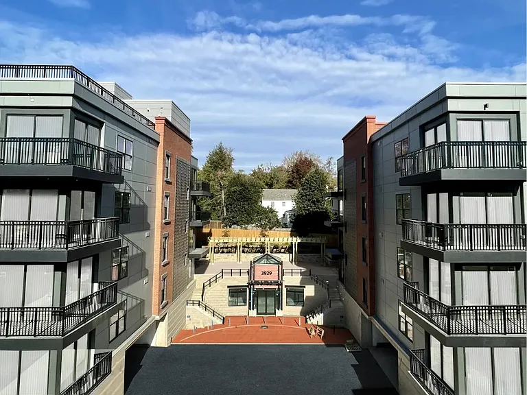 Crescent at Chevy Chase — Photo 13