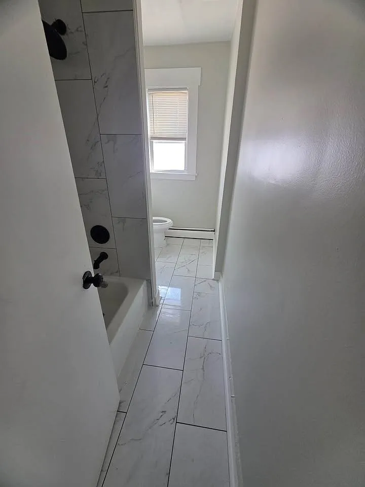 3 bed, 1.5 bath, 900 sqft, $1,900 — Photo 3