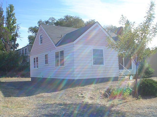 2nd image of 226 Gladiola St N