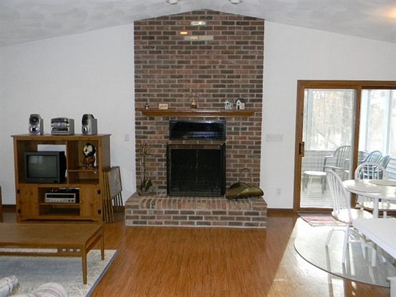 4th image of 19582 Ronnerude Ln