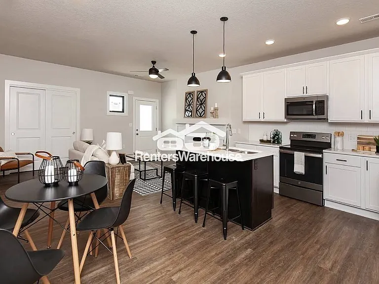 3639 NE Kara Ln — Photo 4