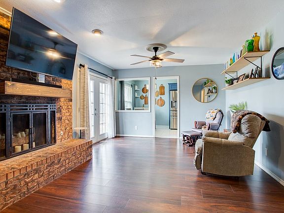 3rd image of 3005 Hillcrest Dr