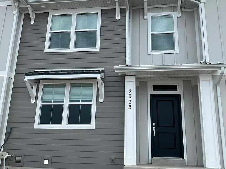 2025 S Sawmill Blvd — Photo 2