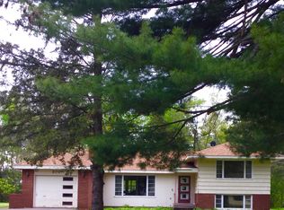370 Lakeshore Dr, Moose Lake, MN 55767
