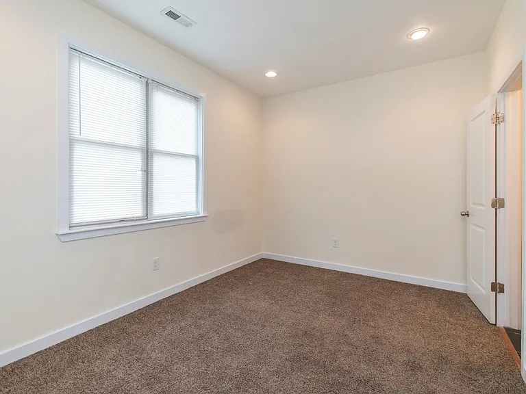 1612 N Sydenham St — Photo 11