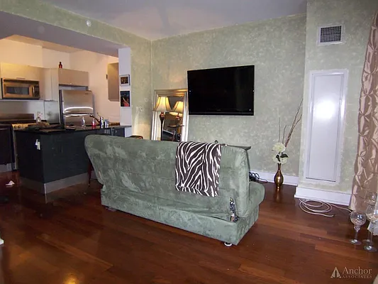 Rented by Anchor Associates | media 27