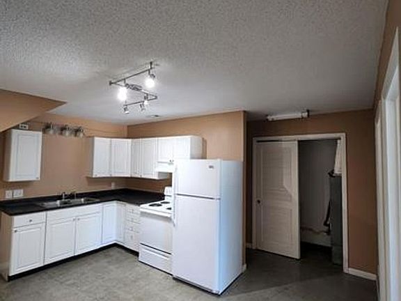 2nd image of 520 S Nichols Ave #D
