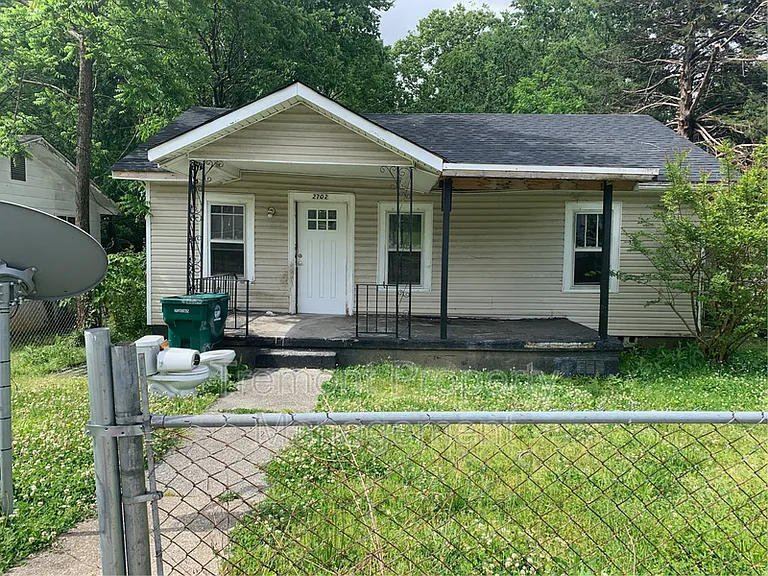 2702 Woodside St — Photo 7