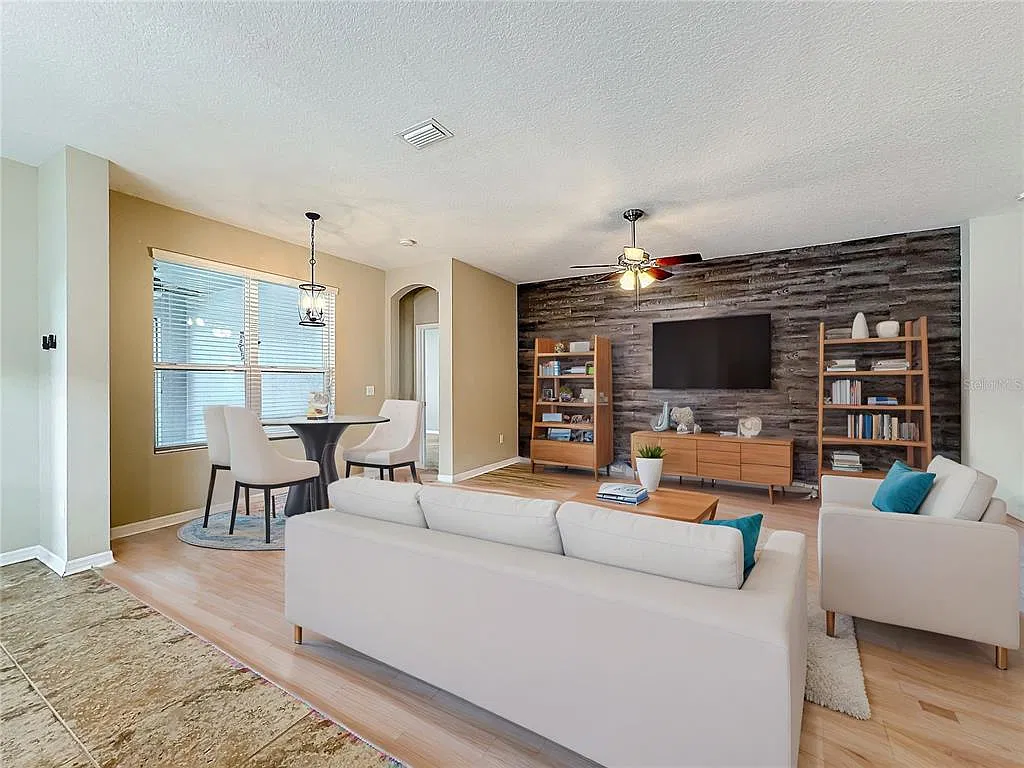 3 bed, 2.0 bath, 2186 sqft, $2,700 — Photo 2