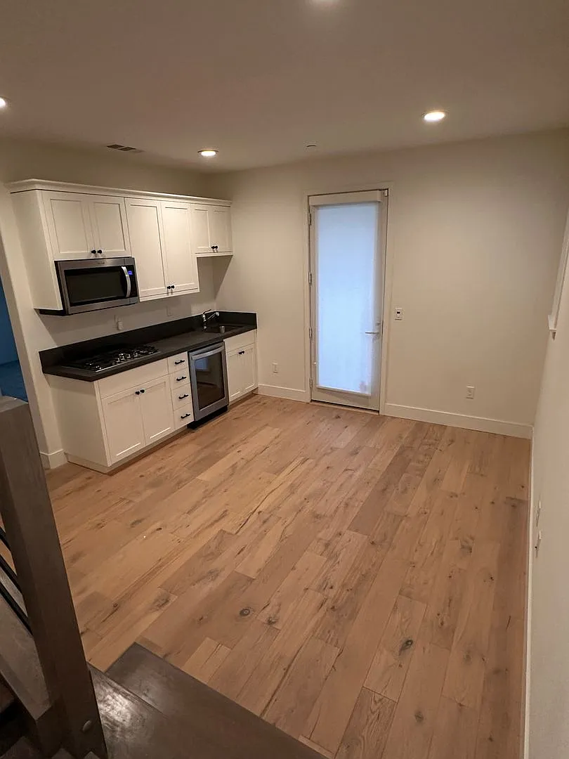 Modern 4BR / 4.5BA Three-Story Home with City Views — Photo 4