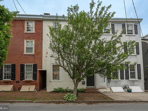 2nd image of 413 N New St