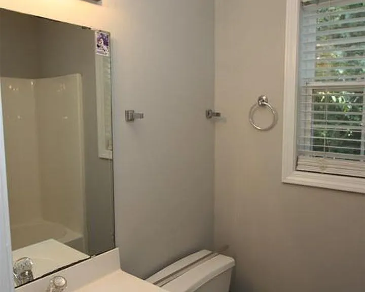 3845 Overbrook Dr #B — Photo 6