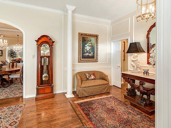 4th image of 1306 Brook Hollow Dr