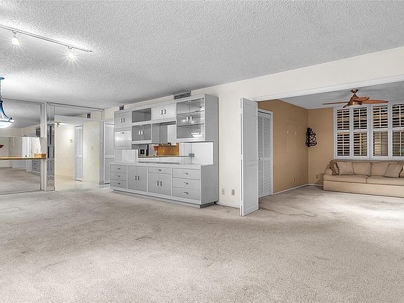 4th image of 3503 Oaks Way #414
