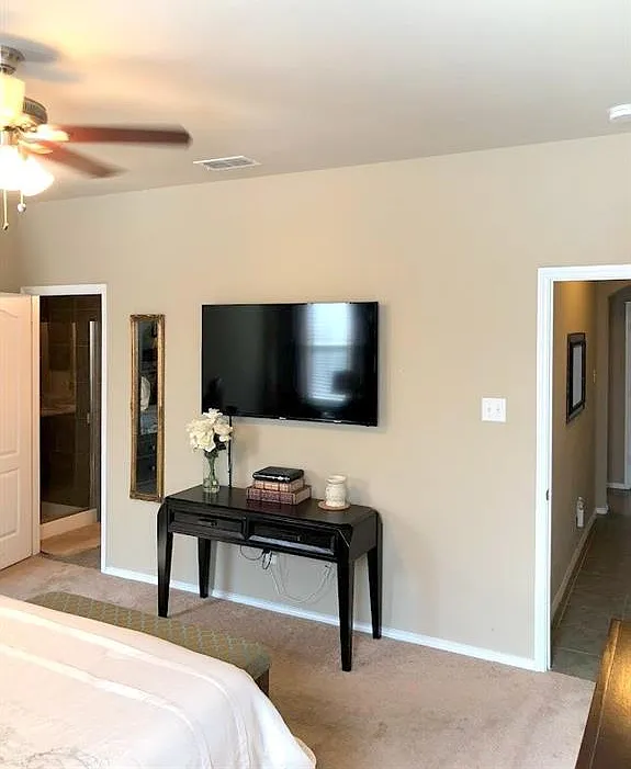 4 bed, 2.5 bath, 2515 sqft, $2,550 — Photo 3