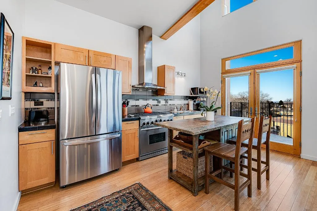 1010 Marquez Pl — Photo 1