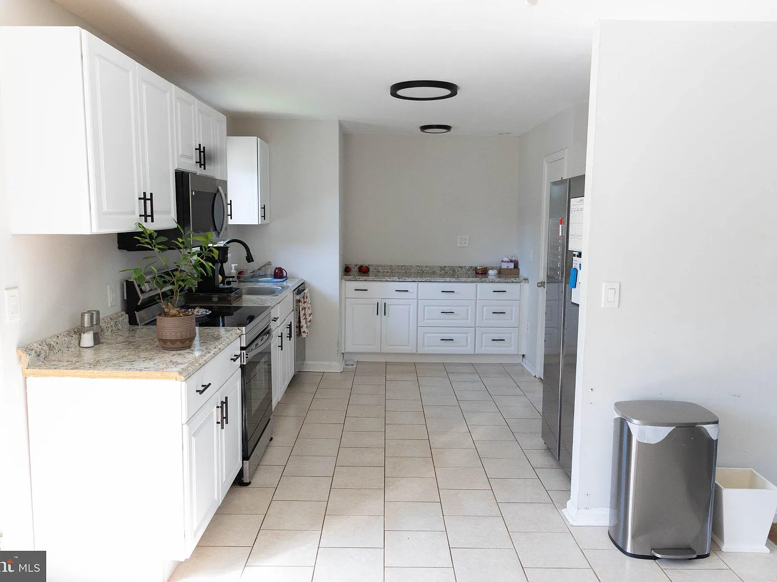 3 bed, 2.5 bath, 1936 sqft, $3,100 — Photo 4