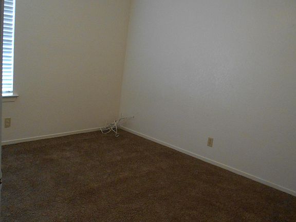 4th image of 2151 E Cromwell Ave