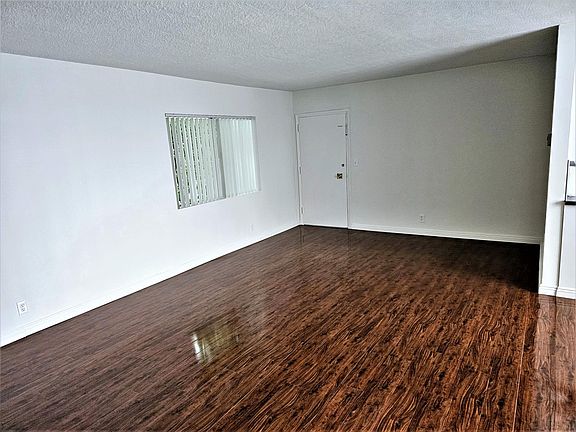 5th image of 1830 Greenfield Ave APT 9