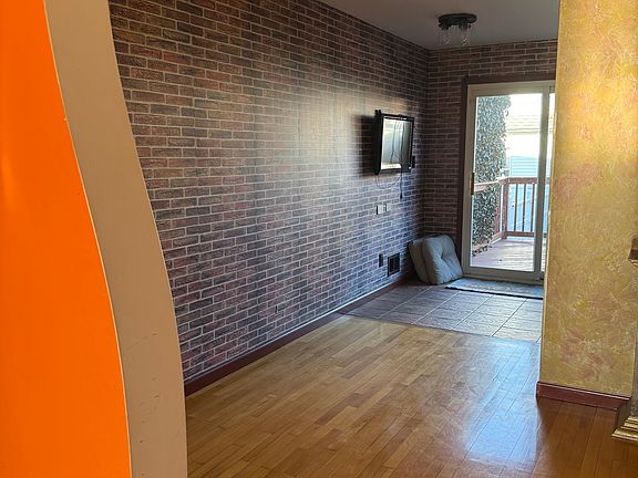5th image of 21 Pearsall St #1