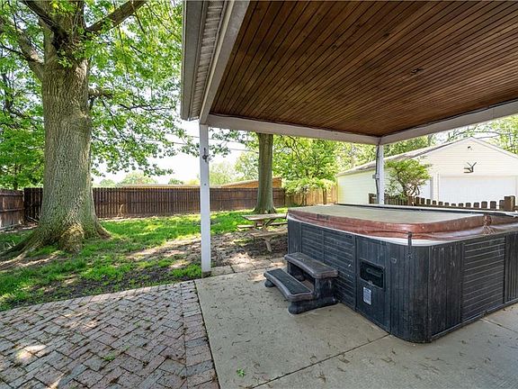 3rd image of 2143 Suncrest Cir