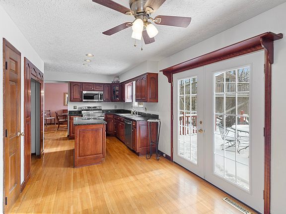3rd image of 17189 Lombard Dr