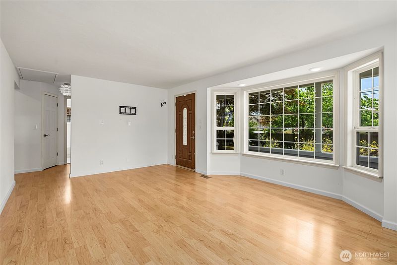 4th image of 16101 60th Street E