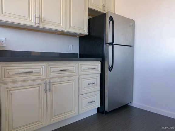 4th image of 765 Burnett Ave APT 1