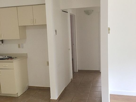 5th image of 88 Talbot Rd E Unit 1