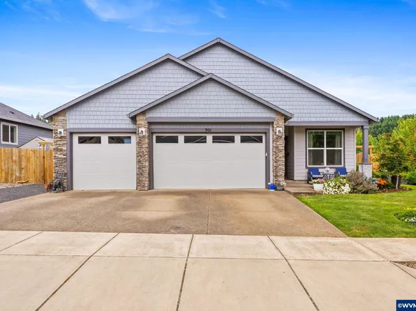 901 Riley Dr NE, Silverton, OR 97381