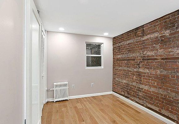 4th image of 423 E 12th St #3RE
