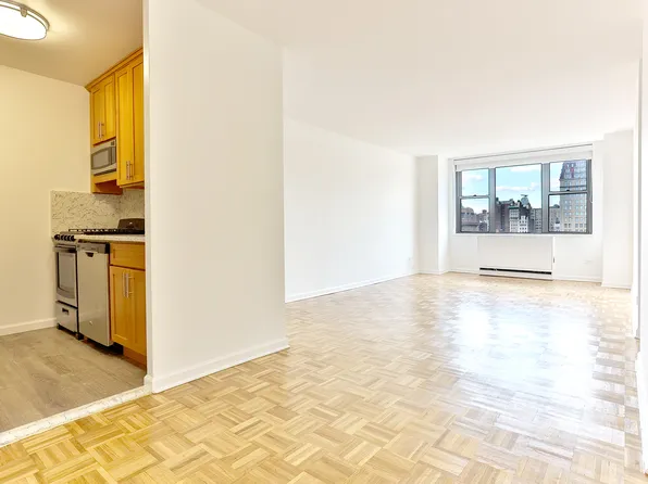 201 East 17th Street image 2 of 6