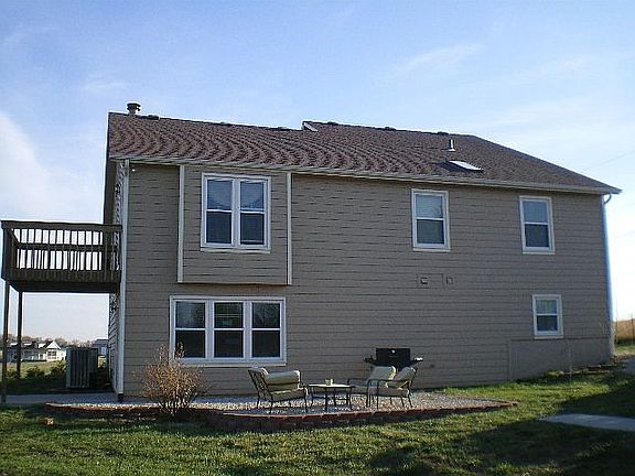 4th image of 2304 Pomona Ln